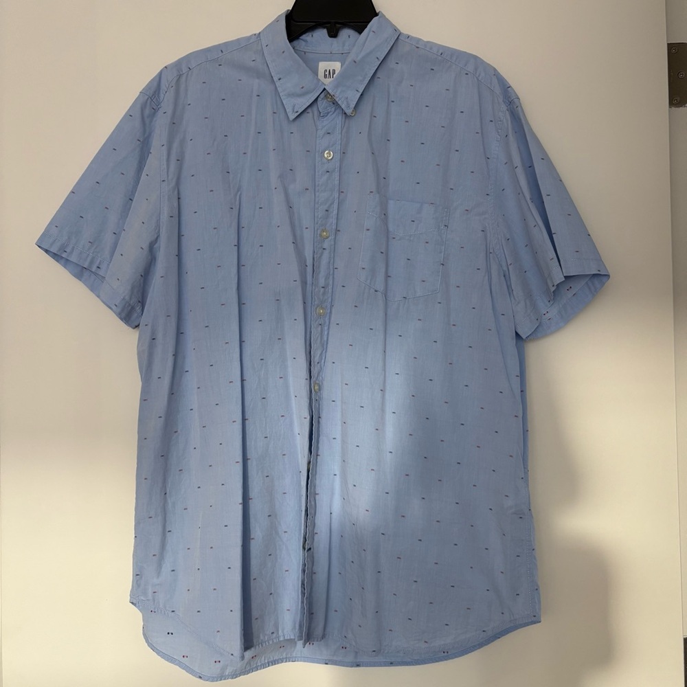 GAP Men’s Button Down Cotton Shirt